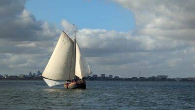 Klipper Anna zeilend op open water