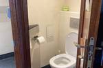 Toilet aan boord van de Boekanier