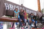 Scholieren aan boord van de Broedertrouw tijdens een werkweek