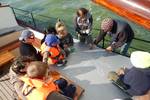 de Eendracht op het dek met kinderen