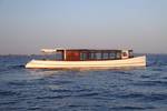 Salonboot Emma varend op open water