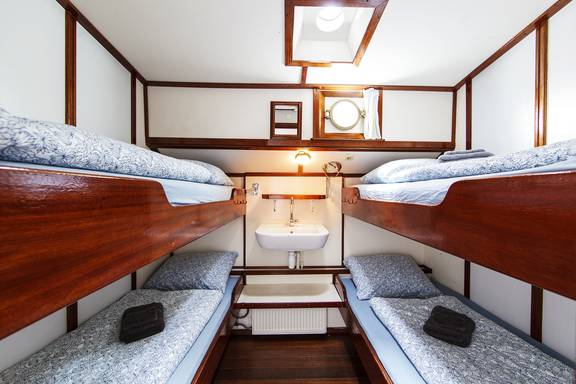 BootBootBoot Klipper Lauwerszee hut slaapkamer Kabine