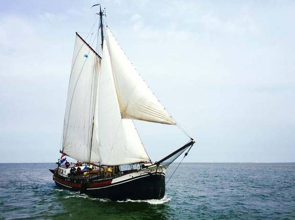klipper Lauwerszee zeilend