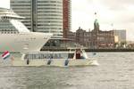 BootBootBoot MXP Tender varend bij Hotel New York