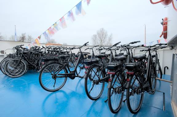 Fietsen aan dek van de Magnifique III