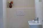 Toilet met wastafel aan boord van de Pouwel Jonas