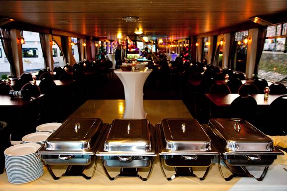 Buffetopstelling in de salon van de Smaragd 1