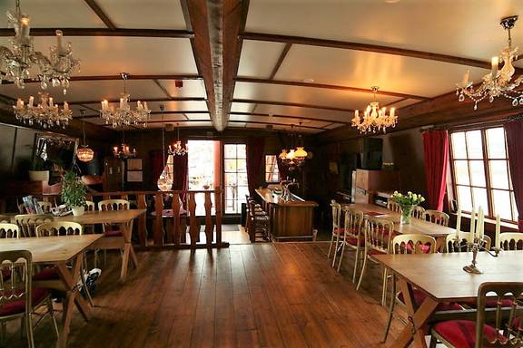 Partyboot Soeverein salon