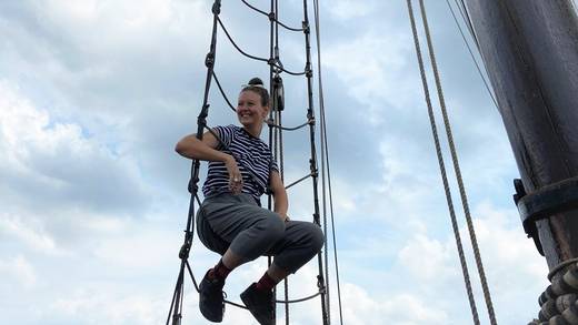 Klimmen in de tuigage van een zeilschip