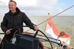 Man aan het roer van de Sybaris
