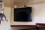 Televisie aan de wand in de salon van de Sybaris