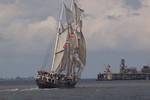 Thalassa onder zeil, gezien vanaf de achterzijde