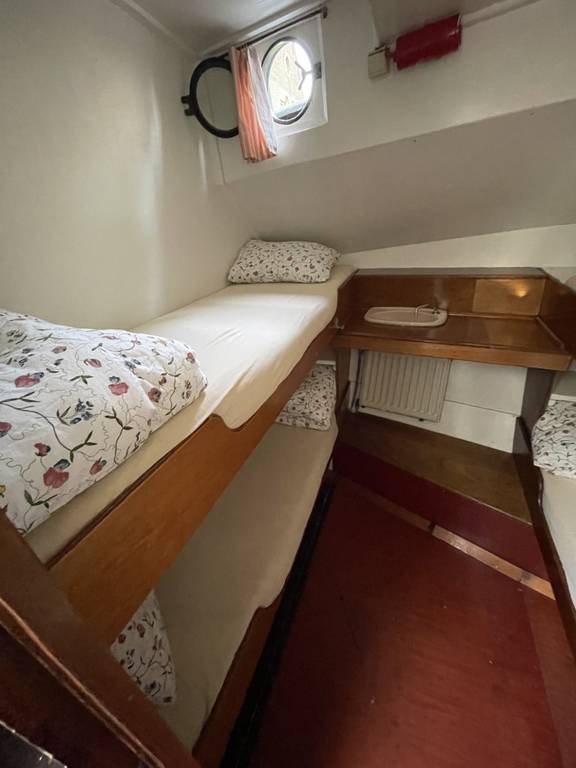 Stapelbed in een hut van de Waterman