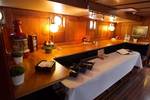 Buffet opgesteld in de houten salon van de Willem Barentsz