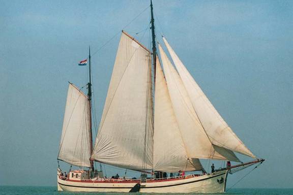 BootBootBoot klipper Arbeid Adelt onder zeil