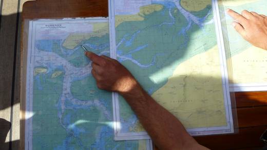 Een route uitstippelen op een zeekaart