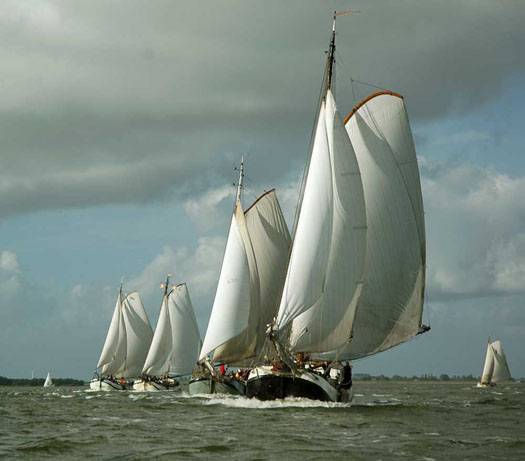 BootBootBoot tjalk Linquenda zeilwedstrijd