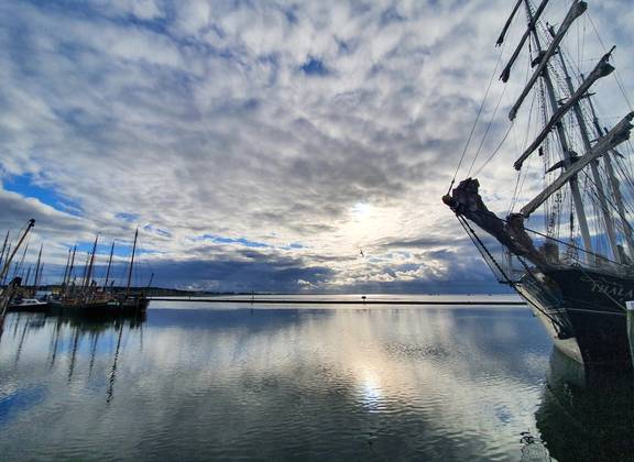 Haven Terschelling bij zonsopgang