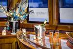 Drankjes op de houten bar van de Mare fan Fryslân