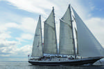 Driemastschoener Eendracht met gehesen witte zeilen